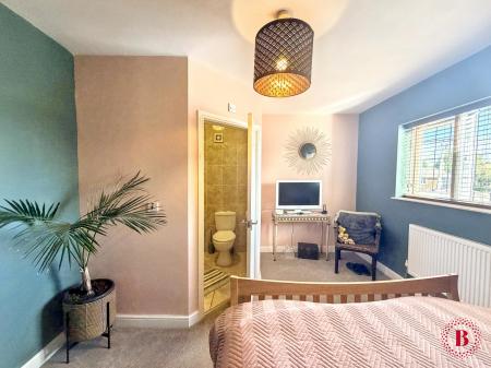 4 bedroom Detached house for sale in Tamworth Road, Kettlebrook, Tamworth, B77