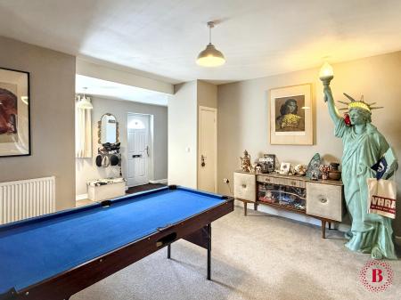 4 bedroom Detached house for sale in Tamworth Road, Kettlebrook, Tamworth, B77