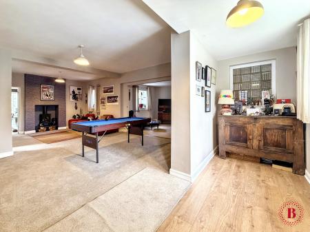 4 bedroom Detached house for sale in Tamworth Road, Kettlebrook, Tamworth, B77