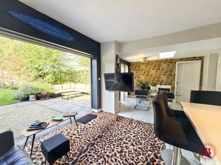 4 bedroom Detached house for sale in Tamworth Road, Kettlebrook, Tamworth, B77