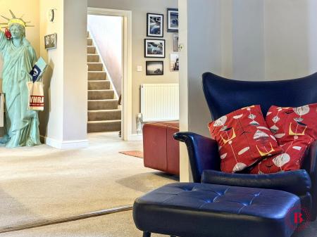 4 bedroom Detached house for sale in Tamworth Road, Kettlebrook, Tamworth, B77