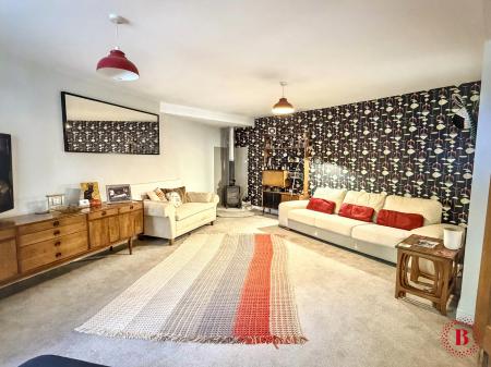 4 bedroom Detached house for sale in Tamworth Road, Kettlebrook, Tamworth, B77