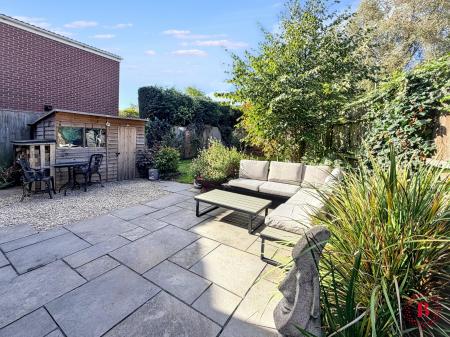 4 bedroom Detached house for sale in Tamworth Road, Kettlebrook, Tamworth, B77