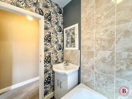 4 bedroom Detached house for sale in Tamworth Road, Kettlebrook, Tamworth, B77