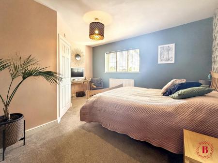 4 bedroom Detached house for sale in Tamworth Road, Kettlebrook, Tamworth, B77