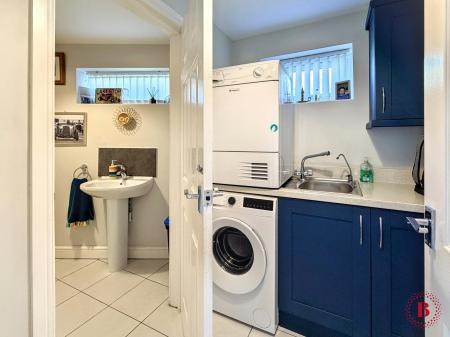 4 bedroom Detached house for sale in Tamworth Road, Kettlebrook, Tamworth, B77