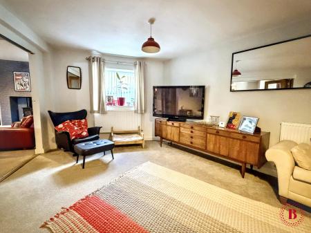 4 bedroom Detached house for sale in Tamworth Road, Kettlebrook, Tamworth, B77