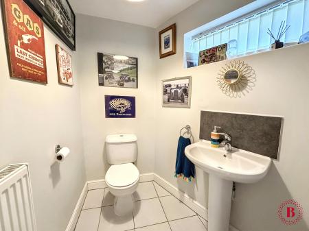4 bedroom Detached house for sale in Tamworth Road, Kettlebrook, Tamworth, B77