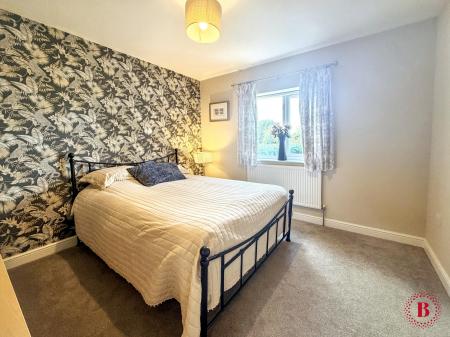 4 bedroom Detached house for sale in Tamworth Road, Kettlebrook, Tamworth, B77