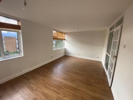 2 bedroom Flat to let in Martin Lane, Rugby, CV22