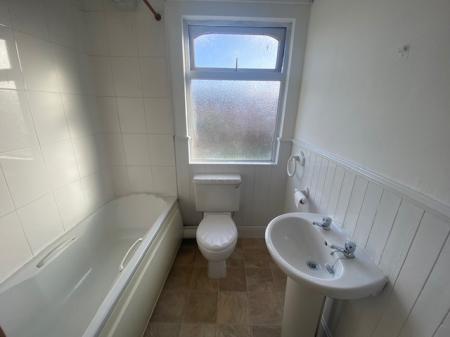 3 bedroom Semi-detached house to let in Dalkeith Avenue, Rugby, CV22