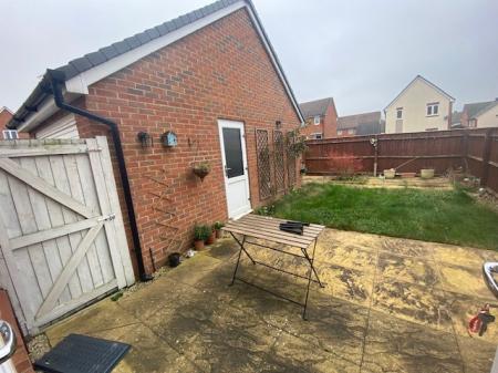 3 bedroom Semi-detached house to let in Edison Drive, Rugby, CV21