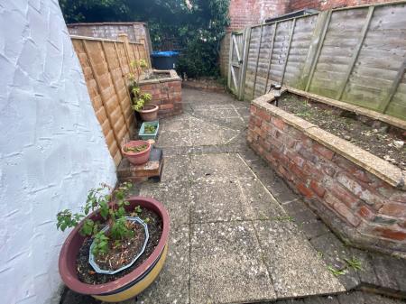 2 bedroom Terraced House to let in King Street, Rugby, CV21