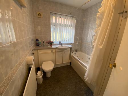2 bedroom Bungalow to let in Churchill Road, Rugby, CV22
