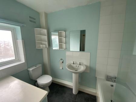 3 bedroom Semi-detached house to let in Cherry Grove, Overslade, Rugby, CV22