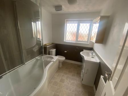 4 bedroom Detached house to let in Orchid Way, Brownsover, Rugby, CV23