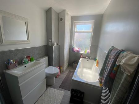 2 bedroom Terraced House to let in Houston Road, Rugby, CV21