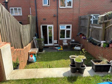 2 bedroom Terraced House to let in Stowe Drive, Rugby, CV22