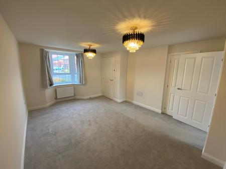 3 bedroom Town house to let in Ultramarine Close, Rugby, CV22