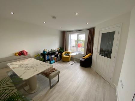 3 bedroom Semi-detached house to let in White Oak Road, Rugby, CV22