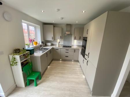 3 bedroom Semi-detached house to let in White Oak Road, Rugby, CV22