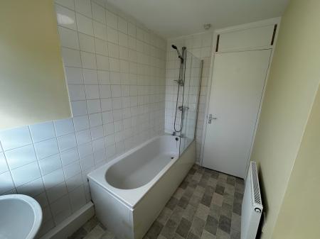 2 bedroom Semi-detached house to let in Heather Close, Bilton, Rugby, CV22