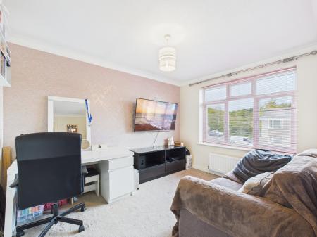 3 bedroom End of terrace house for sale in Burnley Close, Tadley, RG26
