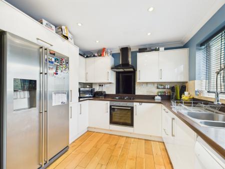 3 bedroom End of terrace house for sale in Burnley Close, Tadley, RG26