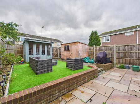 3 bedroom End of terrace house for sale in Burnley Close, Tadley, RG26