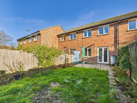 3 bedroom Terraced House for sale in Candover Close, Tadley, RG26