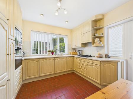 5 bedroom Detached bungalow for sale in Fairlawn Road, Tadley, RG26