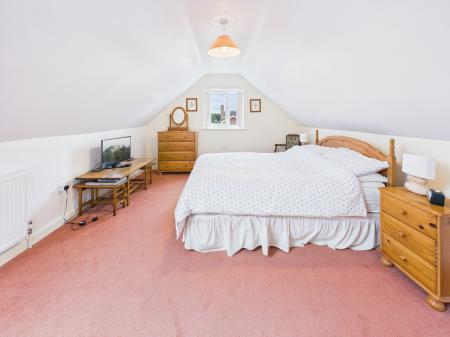 5 bedroom Detached bungalow for sale in Fairlawn Road, Tadley, RG26