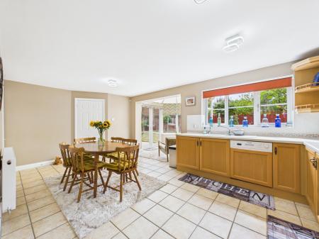 5 bedroom Detached house for sale in Farriers Close, Bramley, RG26