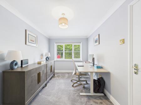 5 bedroom Detached house for sale in Farriers Close, Bramley, RG26