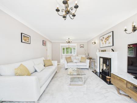 5 bedroom Detached house for sale in Farriers Close, Bramley, RG26