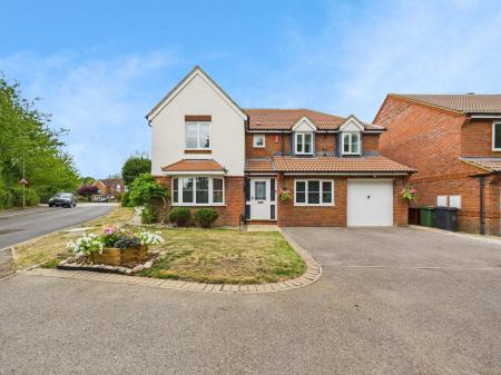 5 bedroom Detached house for sale in Farriers Close, Bramley, RG26