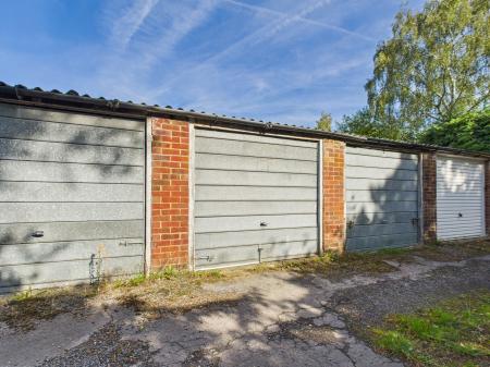 Hartshill Road, Tadley, RG26