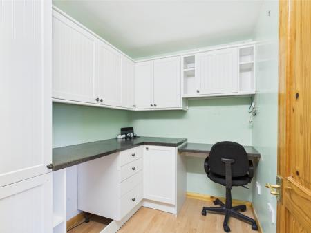 3 bedroom Terraced House for sale in Jubilee Close, Pamber Heath, RG26