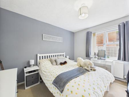 2 bedroom Flat for sale in Linton Close, Tadley, RG26