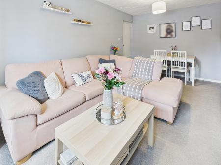 2 bedroom Flat for sale in Linton Close, Tadley, RG26