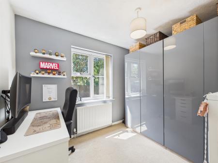 2 bedroom Flat for sale in Linton Close, Tadley, RG26