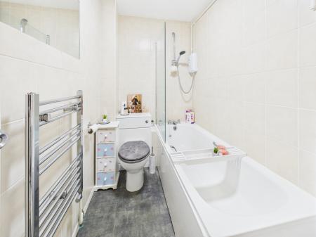 2 bedroom Flat for sale in Linton Close, Tadley, RG26