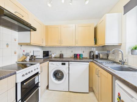 2 bedroom Flat for sale in Linton Close, Tadley, RG26