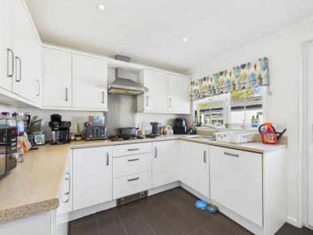 2 bedroom Park home for sale in Loddon Court Farm Park Homes, Reading, RG7