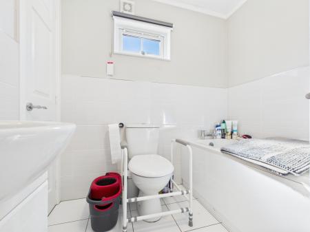 2 bedroom Park home for sale in Loddon Court Farm Park Homes, Reading, RG7