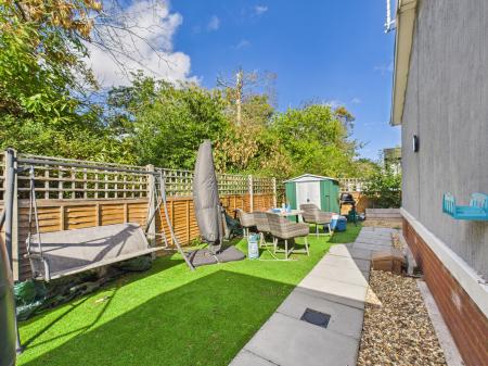 2 bedroom Park home for sale in Loddon Court Farm Park Homes, Reading, RG7