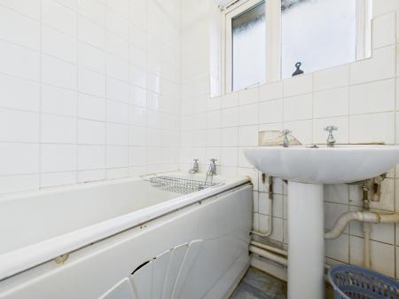 3 bedroom Semi-detached house for sale in Long Grove, Tadley, RG26