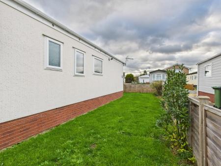 2 bedroom Park home for sale in Meadow Park, Sherfield-On-Loddon, RG27
