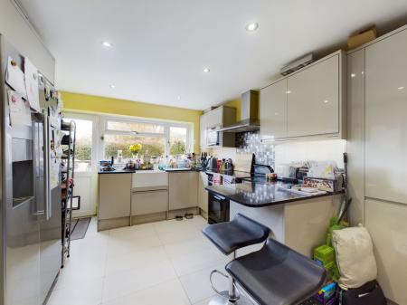 3 bedroom Detached bungalow for sale in Mount Pleasant, Tadley, RG26