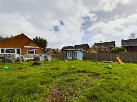 3 bedroom Detached bungalow for sale in Mount Pleasant, Tadley, RG26